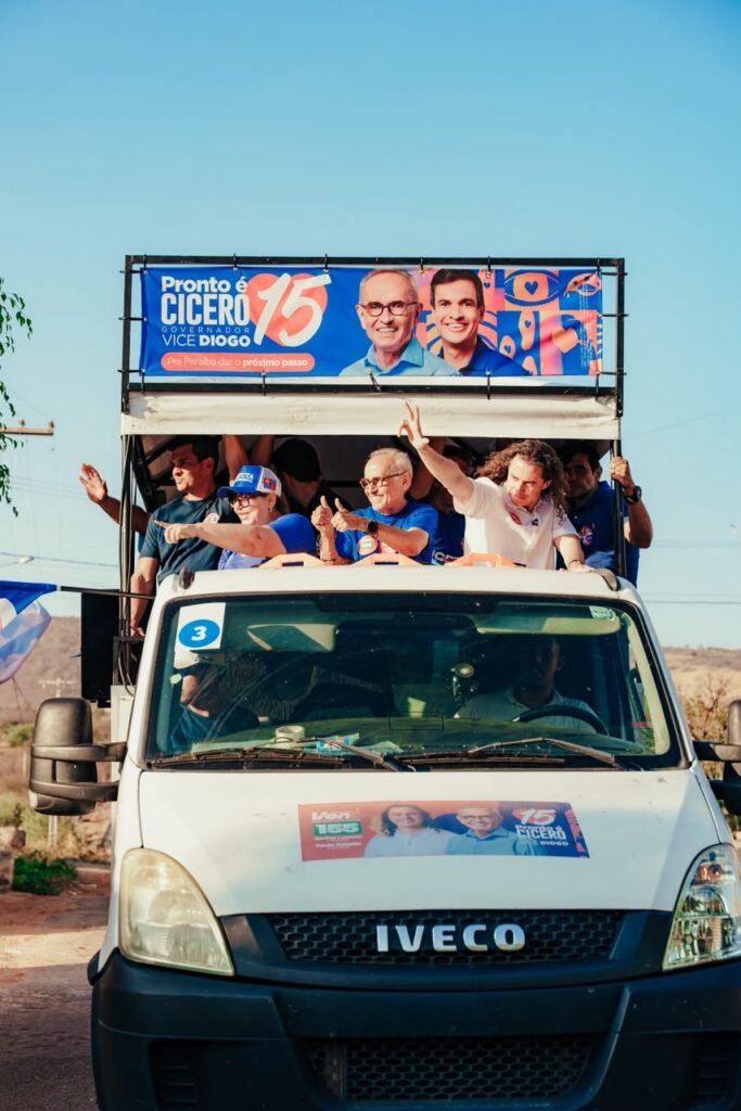 serra de teixeira vira uma onda azul e cicero fortalece projeto de mudanca na paraiba 17