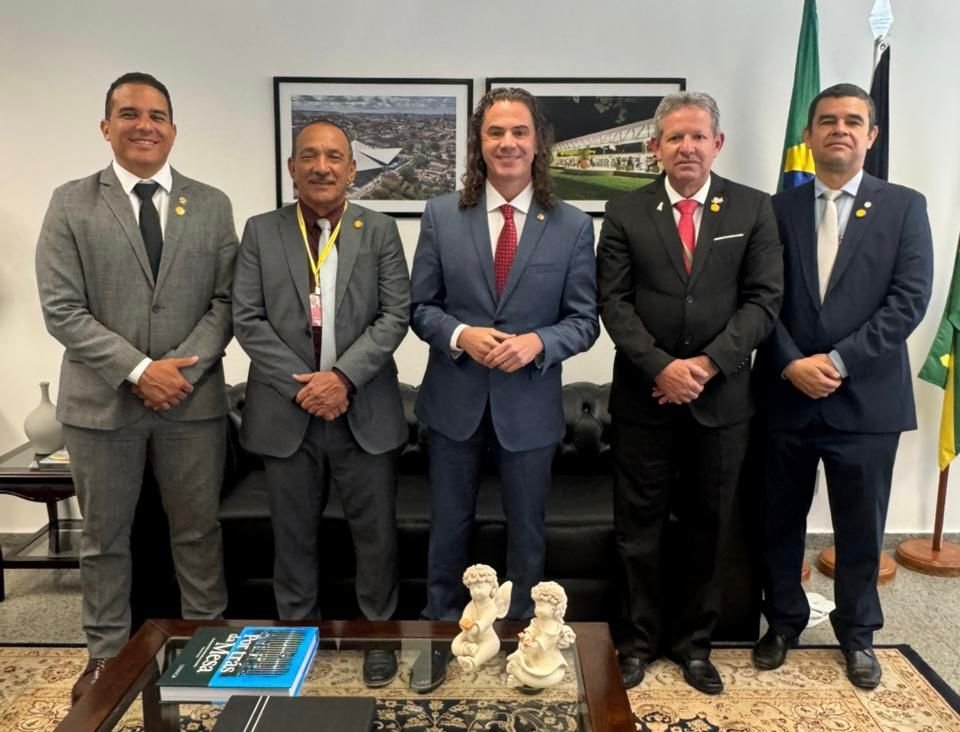 Veneziano recebe membros da Polícia Militar e Bombeiros da Paraíba e confirma apoio à PEC da Segurança Pública 14 veneziano recebe membros da policia militar e bombeiros da paraiba e confirma apoio a pec da seguranca publica