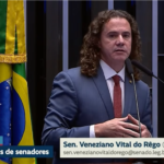 ASSISTA AO VÍDEO: Veneziano faz alerta sobre “precipício” político e econômico e reafirma apoio a Lula em discurso no Senado