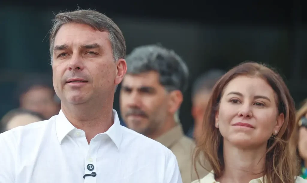 aviao com flavio bolsonaro e familia segue para miami