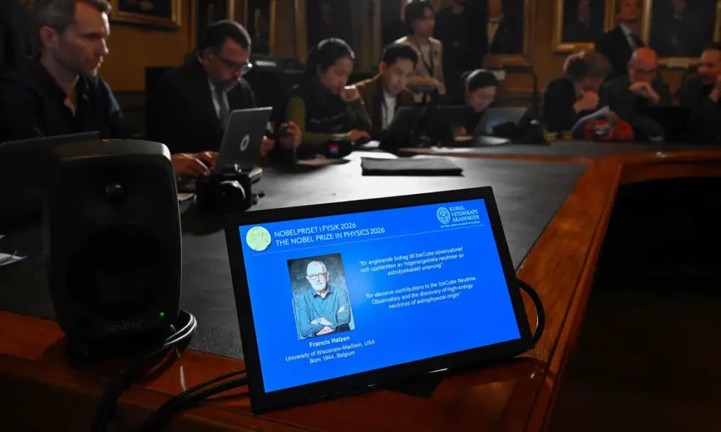 Belga que descobriu menor partícula do universo recebe Nobel da Física 32 belga que descobriu menor particula do universo recebe nobel da fisica