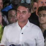 Em carta golpista, Flávio agradece Milei e Trump por apoio para fuga