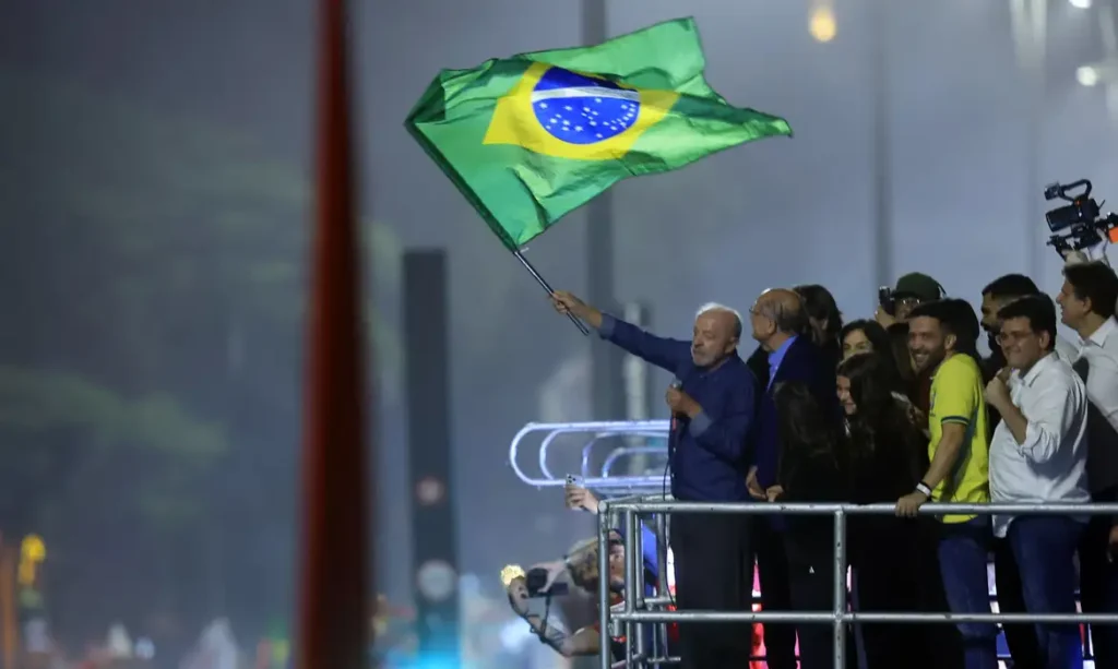 em festa da vitoria lula pede que publico cante hino da independencia
