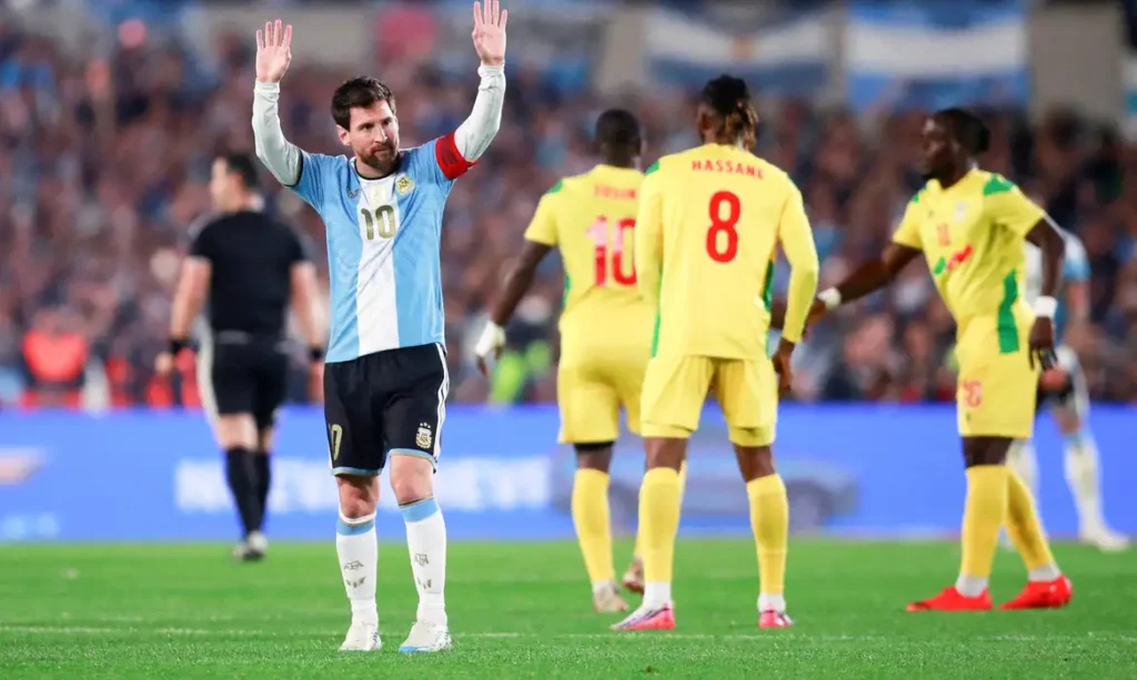 fim de uma era messi se aposenta da selecao argentina apos 21 anos