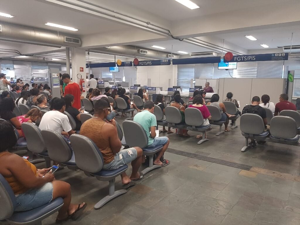 fiscalizacao do procon jp autua cinco agencias bancarias por descumprimento ao tempo de espera na fila