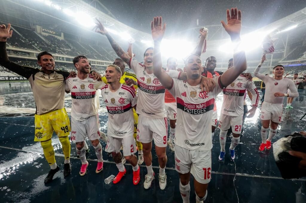 flamengo goleia o vasco por 4 a 1 e amplia vantagem na lideranca do brasileirao