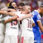 Flamengo vence o Bahia por 3 a 0 na Fonte Nova e segue na liderança do Brasileirão