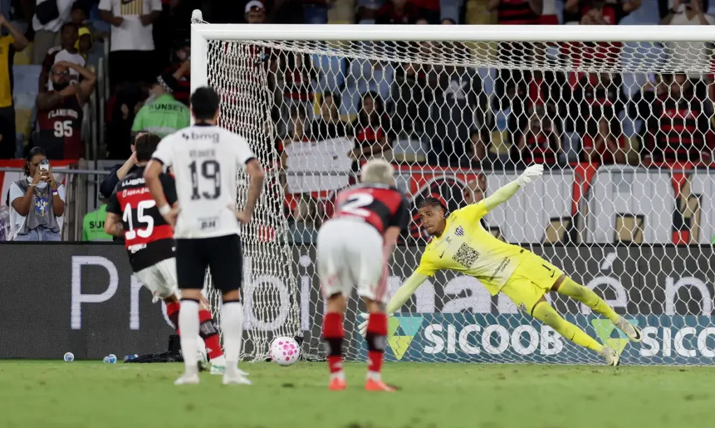 gol nos acrescimos assegura flamengo na lideranca do brasileirao