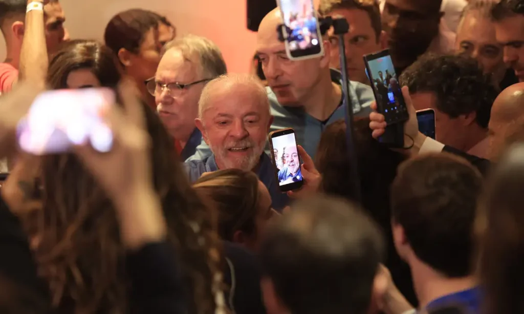lula agradece votos e diz que teve de vencer intromissao vinda de fora