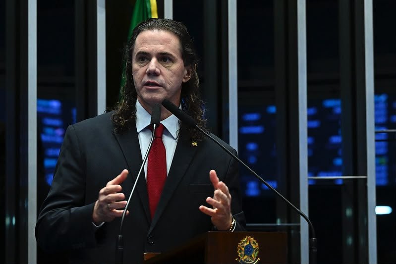 Na tribuna do Senado, Veneziano denuncia tentativa de compra de mandato de Senador na Paraíba