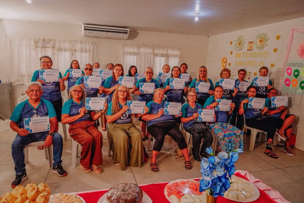 prefeitura certifica 35 pessoas idosas em curso que promove autonomia no mundo digital