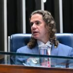 Ao orientar voto pelo fim da escala 6×1, Líder Veneziano alerta: Flávio Bolsonaro eleito revogaria a nova norma