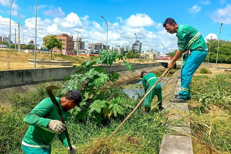 Emlur-JP promove limpeza de canal no Parque Parahyba IV e reforça serviços em bairros da Capital 11 rascunho automatico 13