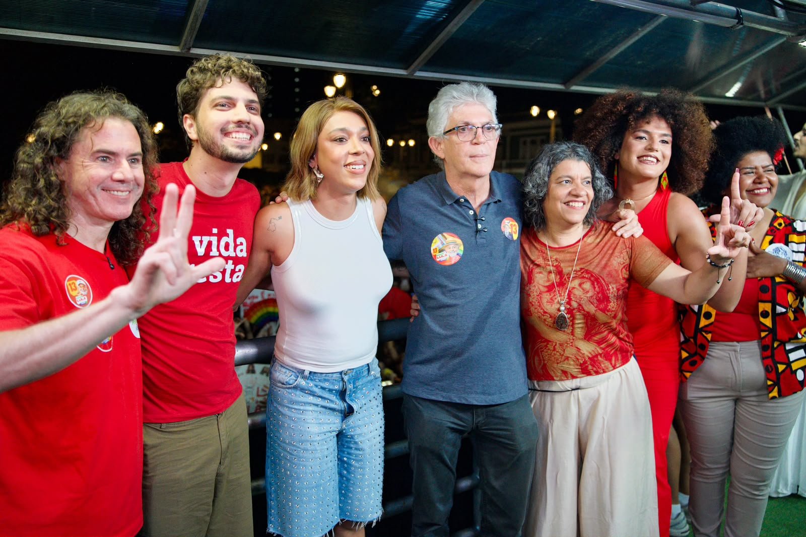 Ao lado da deputada federal Érika Hilton, Veneziano participa de ato pro-Lula que lotou o Ponto de Cem Reis, em João Pessoa