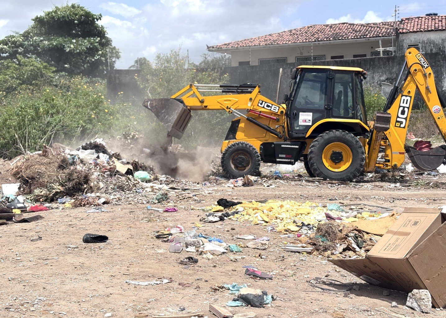 Terceira fase da Operação Cidade Bem Cuidada recolhe 695 toneladas de entulhos e podas