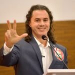 Veneziano ganha mais 4 direitos de reposta em cadeia de rádio e TV, que serão veiculados mesmo com o término do guia