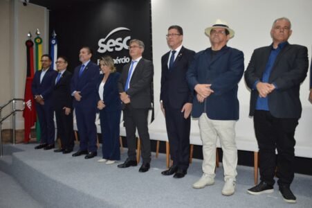 Comunicadores e autoridades de destaque nacional e estadual são homenageados em grande cerimônia da FENACOM na Paraíba 7