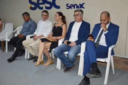 Comunicadores e autoridades de destaque nacional e estadual são homenageados em grande cerimônia da FENACOM na Paraíba 17