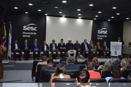 Comunicadores e autoridades de destaque nacional e estadual são homenageados em grande cerimônia da FENACOM na Paraíba 4