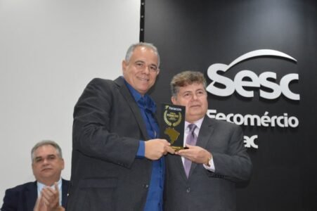 Comunicadores e autoridades de destaque nacional e estadual são homenageados em grande cerimônia da FENACOM na Paraíba 65