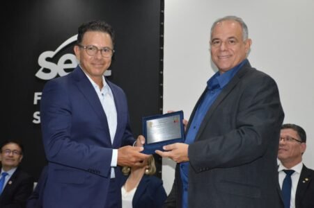 Comunicadores e autoridades de destaque nacional e estadual são homenageados em grande cerimônia da FENACOM na Paraíba 62