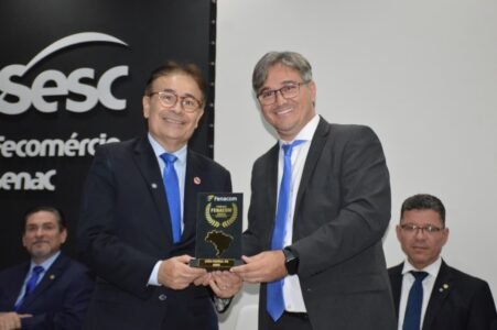 Comunicadores e autoridades de destaque nacional e estadual são homenageados em grande cerimônia da FENACOM na Paraíba 61