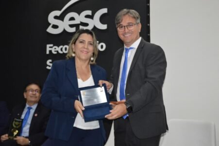 Comunicadores e autoridades de destaque nacional e estadual são homenageados em grande cerimônia da FENACOM na Paraíba 59