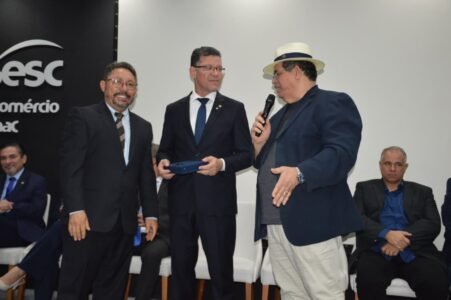 Comunicadores e autoridades de destaque nacional e estadual são homenageados em grande cerimônia da FENACOM na Paraíba 58