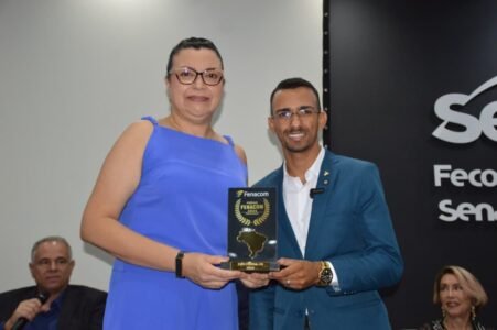 Comunicadores e autoridades de destaque nacional e estadual são homenageados em grande cerimônia da FENACOM na Paraíba 46