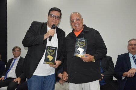 Comunicadores e autoridades de destaque nacional e estadual são homenageados em grande cerimônia da FENACOM na Paraíba 36