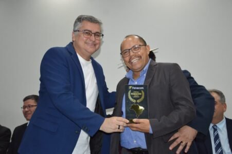 Comunicadores e autoridades de destaque nacional e estadual são homenageados em grande cerimônia da FENACOM na Paraíba 30