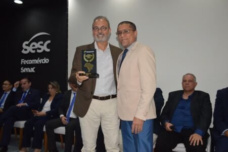 Comunicadores e autoridades de destaque nacional e estadual são homenageados em grande cerimônia da FENACOM na Paraíba 27
