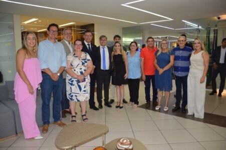 Comunicadores e autoridades de destaque nacional e estadual são homenageados em grande cerimônia da FENACOM na Paraíba 12