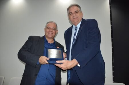 Comunicadores e autoridades de destaque nacional e estadual são homenageados em grande cerimônia da FENACOM na Paraíba 18